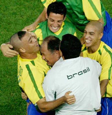 图文-决赛德国0-2巴西 罗纳尔多成为巴西足球新