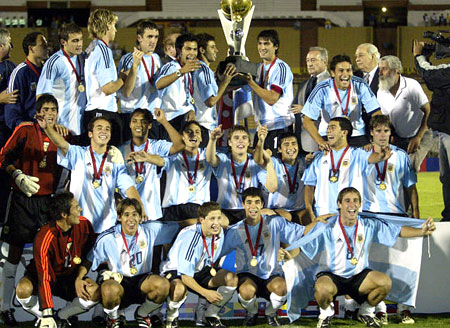 图文-阿根廷U-20国家队夺得南美青年足球锦标