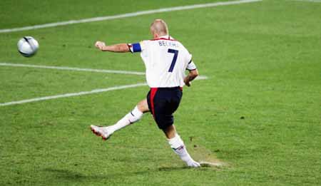 图文-2004年欧洲杯葡萄牙淘汰英格兰 小贝点球