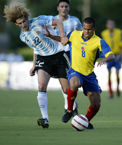 图文-哥伦比亚2-0胜阿根廷 科洛奇尼激战费雷拉
