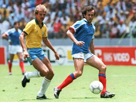 资料图片-1986年世界杯法国淘汰巴西 普拉蒂尼