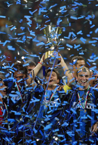 图文-国际米兰庆祝意大利杯夺冠沐浴在蓝色雨中
