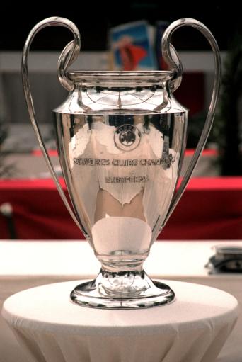 图文-英超球队冠军奖杯大满贯一览欧洲冠军杯