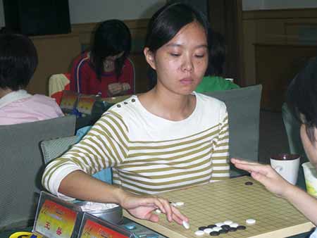 图文2005全国围棋个人赛第3轮王磐落子姿势优雅