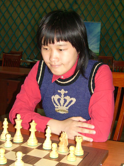 图文-中俄国际象棋对抗赛第3轮 赵雪的衣服很