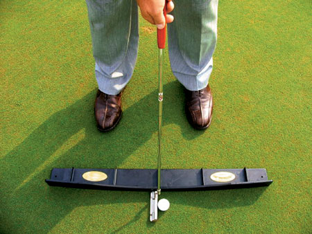 高尔夫弧线推击练习器颠覆传统的推杆方式