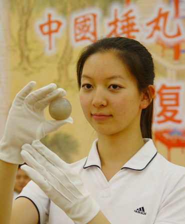 图文-中国捶丸复原艺术品观摩会现场展示玛瑙球
