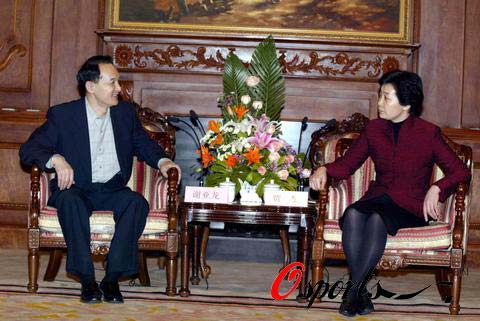 图文-大连副市长贺旻会见中国足协副主席谢亚