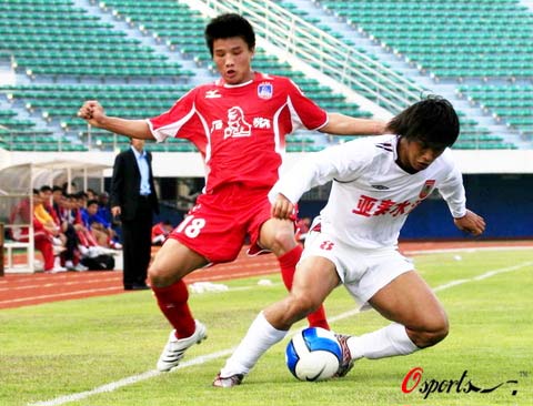 图文-[中超]厦门蓝狮1-3长春亚泰 杜震宇轻巧过