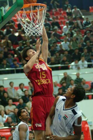 图文-男篮亚锦赛中国117-62印度 杜锋单手扣篮