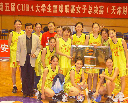 图文-第五届cuba联赛女子四强赛 天津财院合家欢