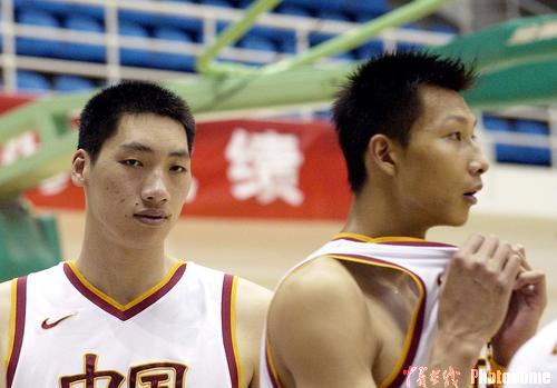 图文-中国青年男篮热身告负他们将是中国新双塔(图)