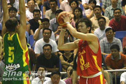 图文-中国男篮78比72战胜立陶宛朱芳雨神速出手