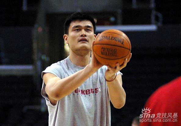 图文nba常规赛火箭vs快船姚明投篮信心十足