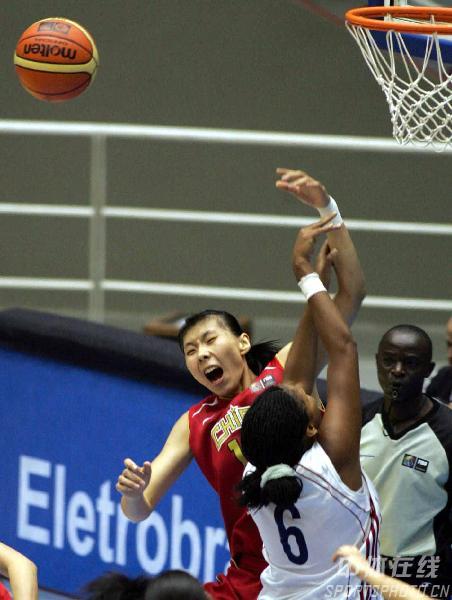 图文-[世锦赛]中国女篮68-71古巴陈楠封盖得手