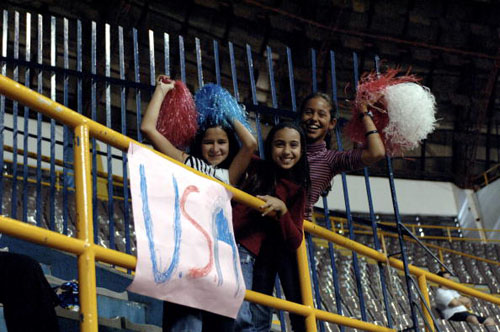 图文-[女篮世锦赛]美国99-59巴西看台上的美国拥趸