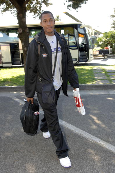 图文-2006年度NBA衣着欣赏 迪奥运动装显活力