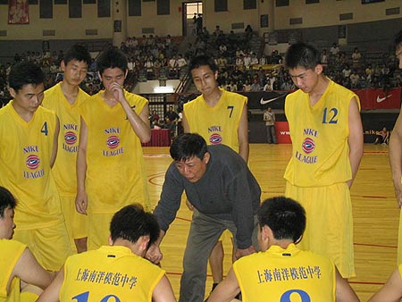图文-nike高中篮球联赛 南洋模范成为南方之王 (2)