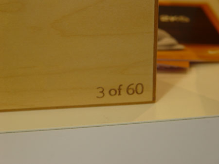 图文-60双限量2K5全白签名款式亮相限量标注