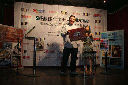 Size롷Ƴ2004-05Sneakerʮ