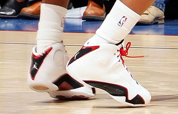 aj21亮相nba赛场 不知名新秀穿上乔丹新战靴(组图)