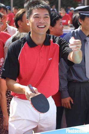 江嘉良曹燕华出席上海"千台万人乒乓赛"; 如今已是上海曹燕华乒乓球