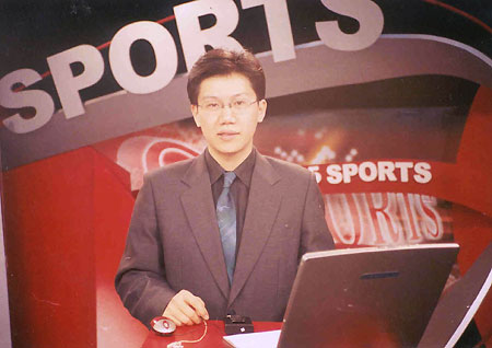 图文-中央电视台体育频道排球节目解说员洪钢