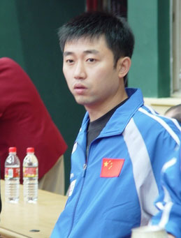 图文-奥运乒乓球亚洲预选赛 阎森观战神情专注
