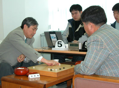 曹薰铉半目险胜许壮会 晋级韩国天元战八强(附谱)