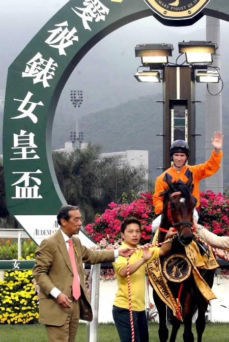 图文-香港赛马爆冷夺回世界锦标赛香港站冠军
