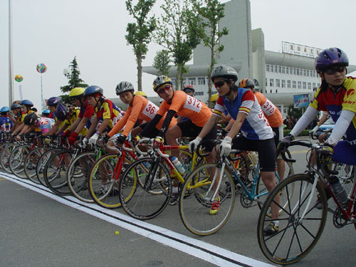 图文-全国少年自行车锦标赛 单车少年整装待发