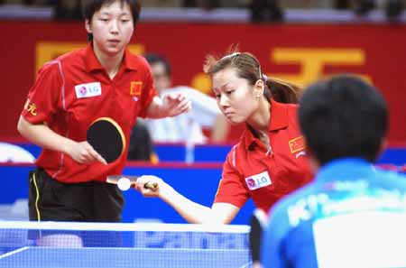 图文-中国乒乓球公开赛第一日 范瑛王婷婷搭档
