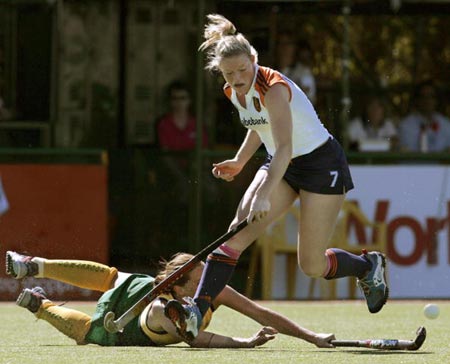 图文-女曲冠军杯荷兰胜澳大利亚澳荷两队拼抢激烈