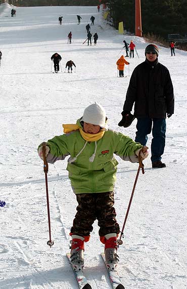 学校为孩子们带来“冰雪世界”！越来越多的萌娃爱上这项运动爱游戏-爱游戏(AYX)体育官方网站-赔率最高在线投注平台……