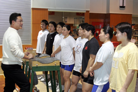 图文-中国举重队在京开始冬训 教练马文辉布置