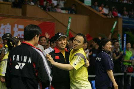 图文-苏杯决赛中国VS印尼李永波感谢张军