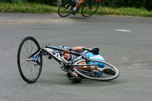 图文-环法自行车大赛第9赛段 爬坡赛段事故频