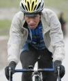 图文-环青海湖自行车赛第6赛段选手朝着目标前进