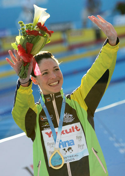 图文-游泳世锦赛女子50米仰泳 鲁尼夺冠笑颜如