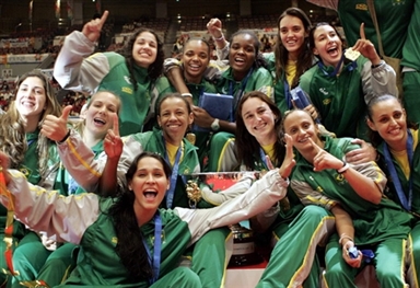 图文-女排大冠军杯颁奖仪式 2005年巴西实现大