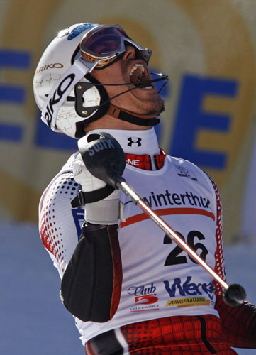 图文-回转滑雪世界杯瑞士站 日本选手庆祝好成