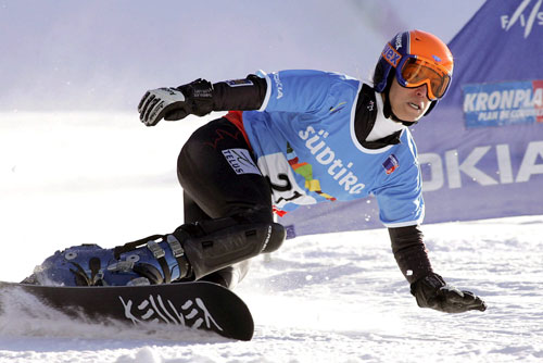 图文-单板滑雪世界杯意大利站 阿列克斯精彩转