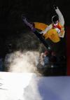 图文-单板滑雪女子U型池赛瑞典安娜空中抓板