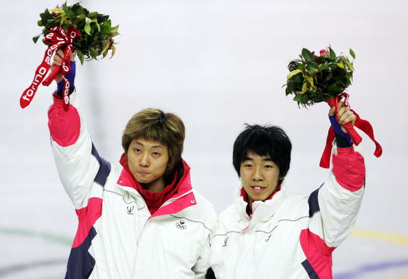 图文-短道速滑男子1500米决赛 韩国队双剑合壁