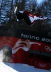 图文-冬奥会单板滑雪女子U型池赛尼科尔高高跃起