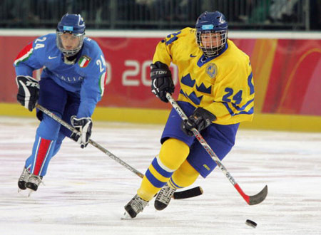 图文-冬奥会女子冰球小组赛 瑞典女将勇不可当
