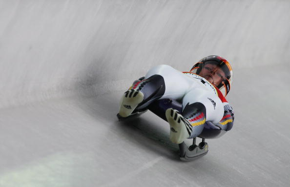 图文-女子单人无舵雪橇德国包揽前三奥托急速滑行