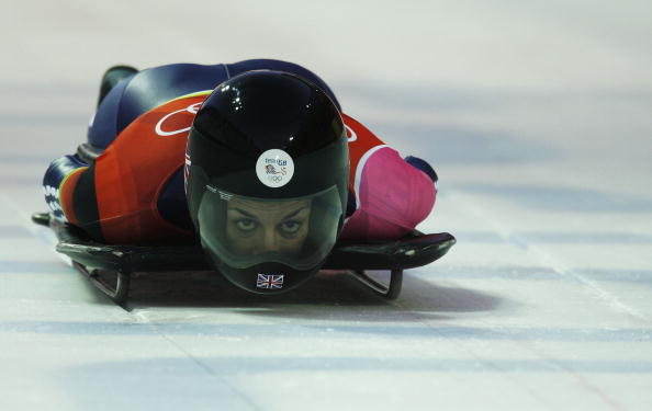 图文-冬奥会俯式冰橇女子赛 赢过选手不敢怠慢
