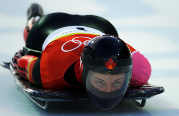 图文-冬奥会俯式冰橇女子赛 阿尔科克睁大双眼