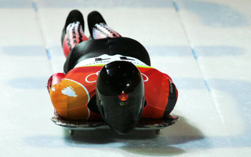 图文-冬奥会俯式冰橇男子赛 冠军选手好像蝙蝠侠_综合体育_NIKE新浪竞技风暴_新浪网